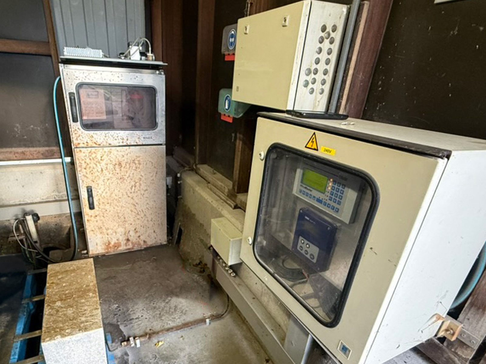 Flowmeter with vortex